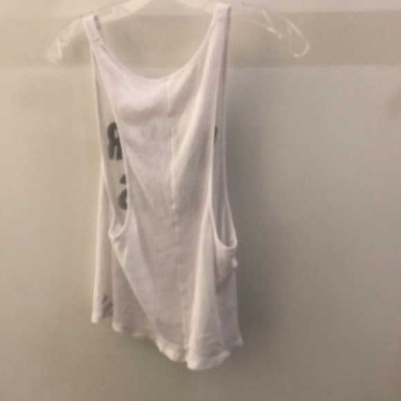 ALO Yoga Tops - Alo Yoga white tank, sz s, 68287 ALO Yoga Tops - Alo Yoga white tank, sz s, 68287